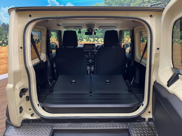 ���i�̂���������ʋ΁A���}���ɏ\���ȉ׎��X�y�[�X���m�ۂ��Ă���܂��B�Z�J���h�V�[�g��|���ƁA�傫�ȉו��̐ύڂ��\�ł���