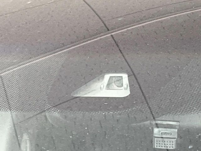 �y�z���_�Z���V���O�z���s���ɑO���̎ԗ�����F�����A�Փ˂������Ȏ��͌x��ƃu���[�L�ŏՓˉ���Ɣ�Q�y�����A�V�X�g�B�����S�Ƀh���C�u�����y���݂��������܂��B