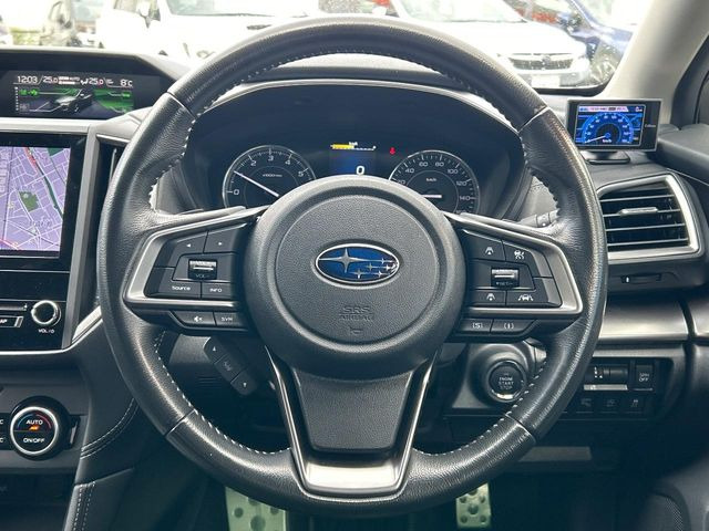 �y�����v�����X�e�A�����O�z�㎿�Ȋv���g�p���邱�ƂŁA��ɂ����������݂ƂĂ��^�]���₷���n���h���ł���