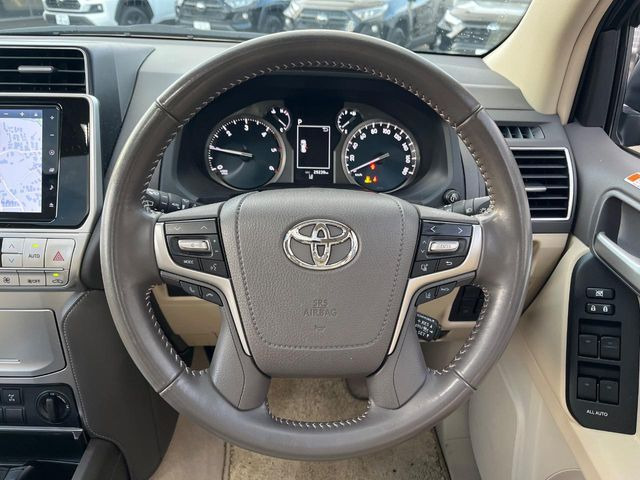 �y�����v�����X�e�A�����O�z�㎿�Ȋv���g�p���邱�ƂŁA��ɂ����������݂ƂĂ��^�]���₷���n���h���ł���