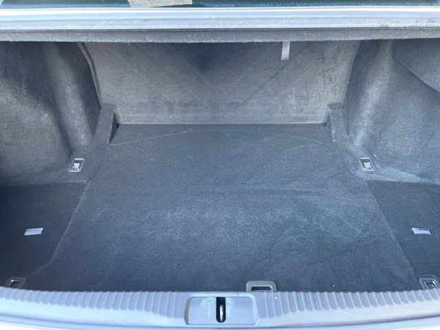 ���i�̂���������ʋ΁A���}���ɏ\���ȉ׎��X�y�[�X���m�ۂ��Ă���܂��B