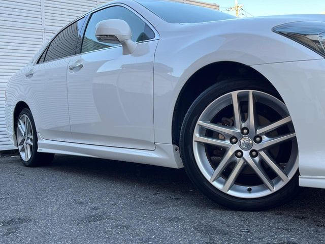 �y����18�C���`�A���~�z�C�[���z�O�ςɃ}�b�`���������A���~�z�C�[���𑕒����Ă���܂��B�e��ЊO�A���~�z�C�[����A�X�^�b�h���X�^�C�����戵�����Ă���܂��B���񂲑��k����������