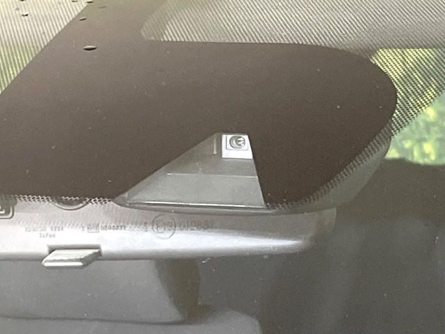 �y�G�}�[�W�F���V�[�u���[�L�z���s���ɑO���̎ԗ�����F�����A�Փ˂������Ȏ��͌x��ƃu���[�L�ŏՓˉ���Ɣ�Q�y�����A�V�X�g�B�����S�Ƀh���C�u�����y���݂��������܂��B