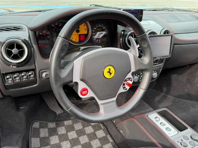 イエローレブカウンター(オプション)・モード切替えスイッチ・プッシュ式エンジンスターター・パドルシフト。