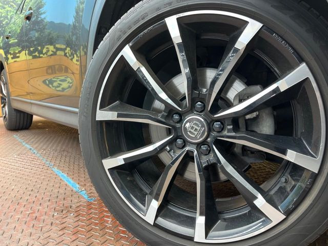 �y20�C���`�A���~�z�C�[���z�O�ςɃ}�b�`�����A���~�z�C�[���𑕒����Ă���܂��B�e��A���~�z�C�[����A�X�^�b�h���X�^�C�����戵�����Ă���܂��B���񂲑��k����������