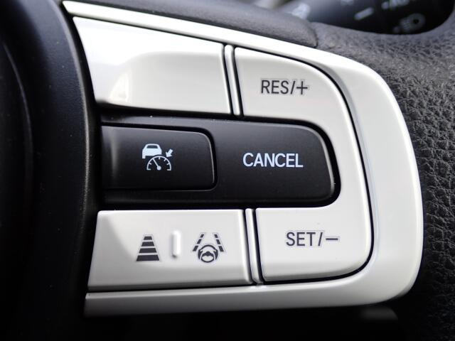 �y�N���[�Y�R���g���[���z�������H�ł̒��������s���y�Ɂ�A�N�Z���y�_���𓥂܂��Ɏԑ������ɕۂ��Ƃ��\�ł��B�O���̎ԗ������m���ĎԊԂ�ۂ悤�ɑ��x���߂��Ă���܂�!!