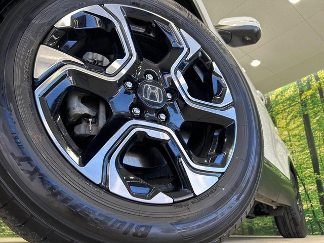 �y����18�C���`�A���~�z�C�[���z�O�ςɃ}�b�`���������A���~�z�C�[���𑕒����Ă���܂��B�e��ЊO�A���~�z�C�[����A�X�^�b�h���X�^�C�����戵�����Ă���܂��B���񂲑��k����������