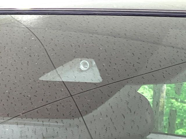 �y�X�}�[�g�u���[�L�T�|�[�g�z���s���ɑO���̎ԗ�����F�����A�Փ˂������Ȏ��͌x��ƃu���[�L�ŏՓˉ���Ɣ�Q�y�����A�V�X�g�B�����S�Ƀh���C�u�����y���݂��������܂��B