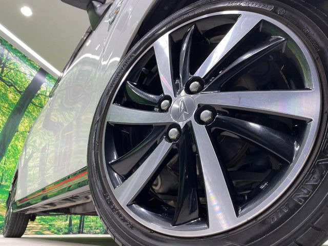 �y����16�C���`�A���~�z�C�[���z�O�ςɃ}�b�`���������A���~�z�C�[���𑕒����Ă���܂��B�e��ЊO�A���~�z�C�[����A�X�^�b�h���X�^�C�����戵�����Ă���܂��B���񂲑��k����������