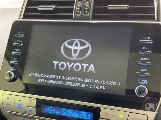 【メーカー純正9型ナビ】インテリアに溶け込むスタイリッシュな「専用設計」メーカーナビを装備♪視認性や操作性など基本性能にも優れ、より上質なカーライフをお楽しみいただけます。