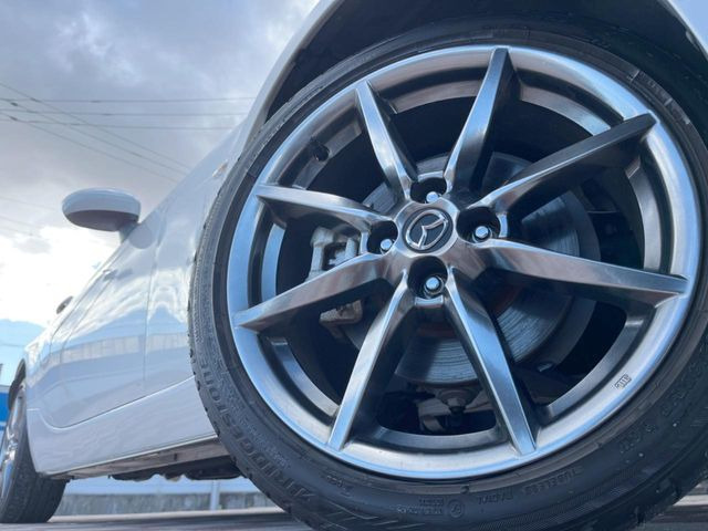 �y����17�C���`�A���~�z�C�[���z�O�ςɃ}�b�`���������A���~�z�C�[���𑕒����Ă���܂��B�e��ЊO�A���~�z�C�[����A�X�^�b�h���X�^�C�����戵�����Ă���܂��B���񂲑��k����������