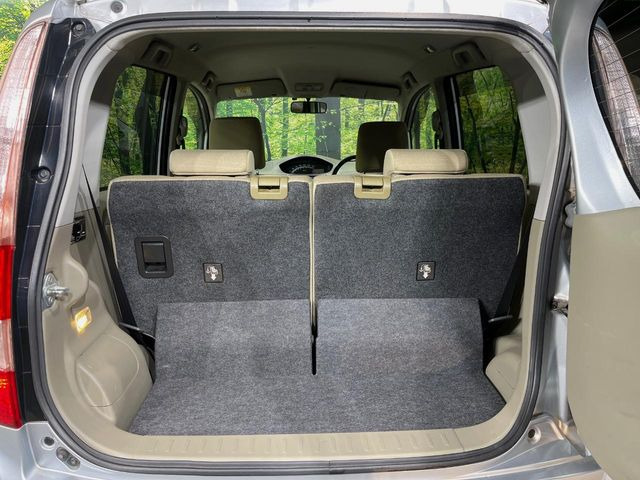 ���i�̂���������ʋ΁A���}���ɏ\���ȉ׎��X�y�[�X���m�ۂ��Ă���܂��B�Z�J���h�V�[�g��|���ƁA�傫�ȉו��̐ύڂ��\�ł���