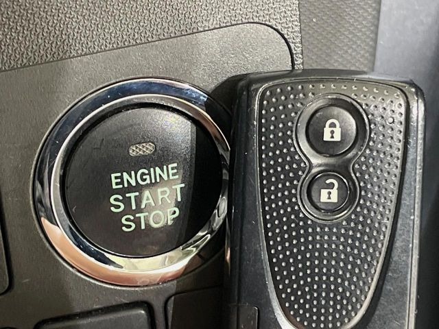 �y�A�N�Z�X�L�[&�v�b�V���X�^�[�g�z�J�o����|�P�b�g�ɓ��ꂽ�܂܂ł��h�A�̎{���E�������\�ȃX�}�[�g�L�[�𑕔��B�G���W���̃I���E�I�t�����J�M�����o���K�v�������A�{�^�����v�b�V�����邾����OK��