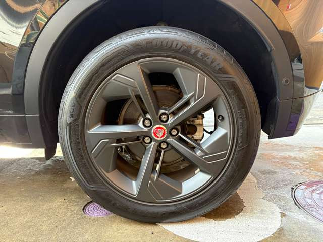����19�C���`AW������ �O��^�C���T�C�Y235/55R19