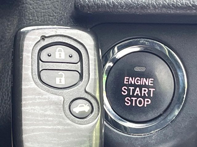 �y�A�N�Z�X�L�[&�v�b�V���X�^�[�g�z�J�o����|�P�b�g�ɓ��ꂽ�܂܂ł��h�A�̎{���E�������\�ȃX�}�[�g�L�[�𑕔��B�G���W���̃I���E�I�t�����J�M�����o���K�v�������A�{�^�����v�b�V�����邾����OK��