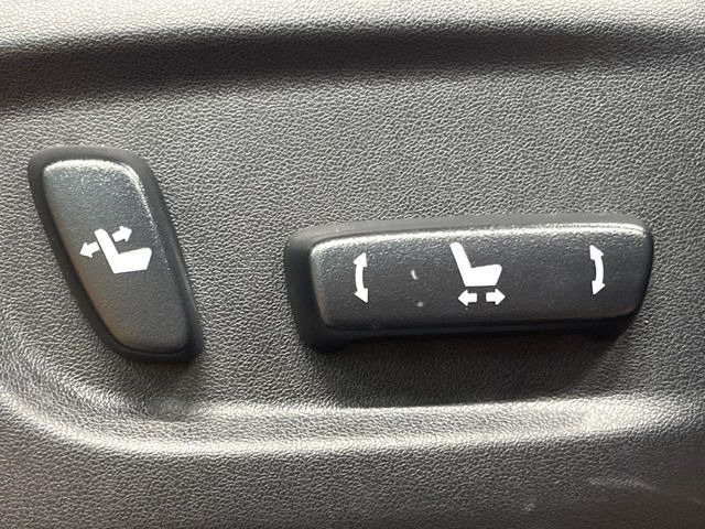 【パワーシート】スイッチ一つで簡単にシートの微調整が可能!電動だから力もいりません!快適なシートポジションにセットして、快適なドライブをお楽しみください。