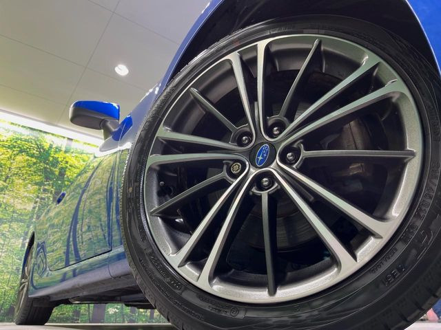 �y����17�C���`�A���~�z�C�[���z�O�ςɃ}�b�`���������A���~�z�C�[���𑕒����Ă���܂��B�e��ЊO�A���~�z�C�[����A�X�^�b�h���X�^�C�����戵�����Ă���܂��B���񂲑��k����������