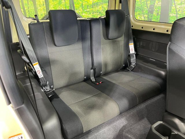 ���i���ȃI���W�i���t���A�}�b�g���I�v�V�����ɂĂ��p�ӂ��Ă���܂��B���D���ȃf�U�C����J���[�����Ԃɍ��킹�đI��ł����������Ƃ��ł��܂���