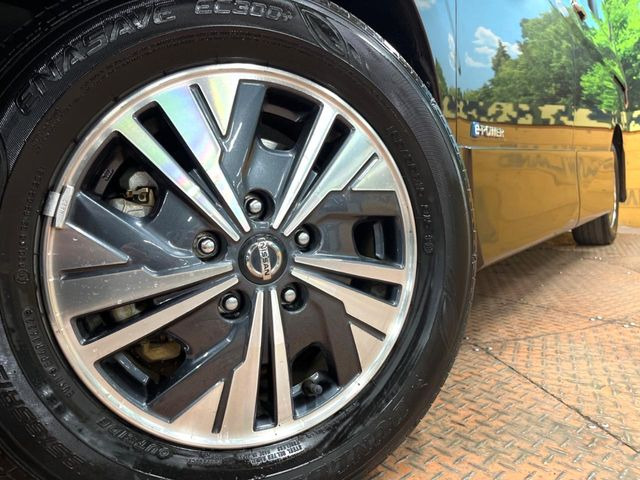 【純正15インチアルミホイール】外観にマッチした純正アルミホイールを装着しております。各種社外アルミホイールや、スタッドレスタイヤも取扱いしております。是非ご相談ください♪