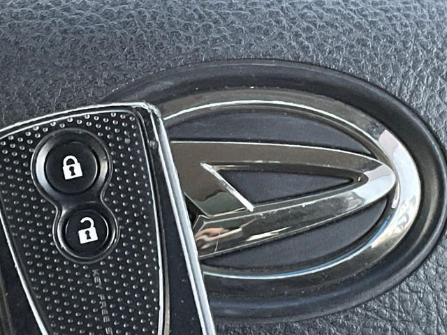 �y�L�[�t���[�V�X�e���z�J�o����|�P�b�g�ɓ��ꂽ�܂܂ł��h�A�̎{���E�������\�ȃX�}�[�g�L�[�𑕔��B�G���W���̃I���E�I�t�����J�M�����o���K�v����������Ƃ��Ă��֗��ł���