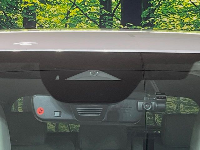 �yi-ACTIVESENSE�z���s���ɑO���̎ԗ�����F�����A�Փ˂������Ȏ��͌x��ƃu���[�L�ŏՓˉ���Ɣ�Q�y�����A�V�X�g�B�����S�Ƀh���C�u�����y���݂��������܂��B