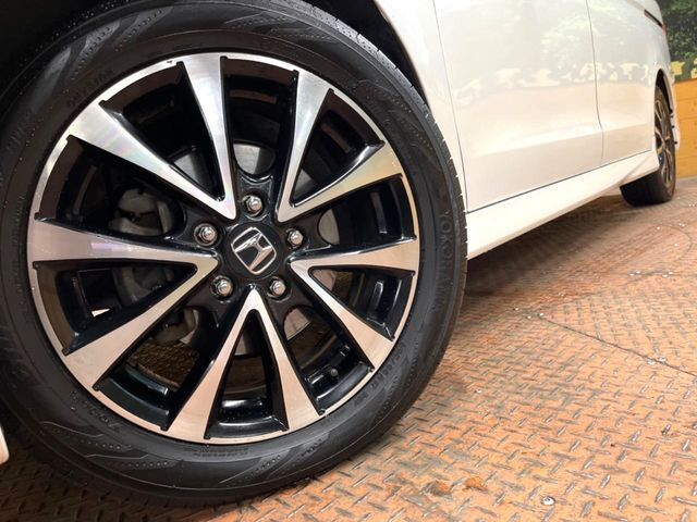 �y����17�C���`�A���~�z�C�[���z�O�ςɃ}�b�`���������A���~�z�C�[���𑕒����Ă���܂��B�e��ЊO�A���~�z�C�[����A�X�^�b�h���X�^�C�����戵�����Ă���܂��B���񂲑��k����������