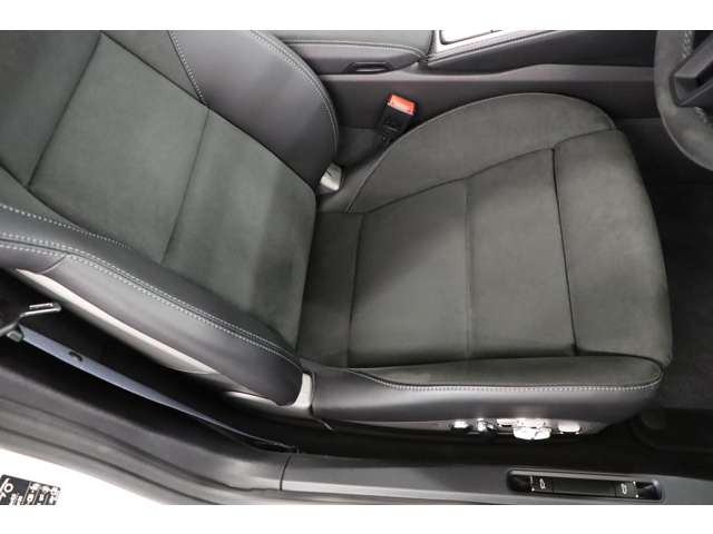 �V�[�g�q�[�^�[�t���̓d���V�[�g��������Ă���܂��B���ꂩ��̋G�߂ɑ劈�􂷂�V�[�g�q�[�^�[�́A�����b�N�X���ăh���C�u�����łƂĂ���؂ȑ��݂ł������܂��B