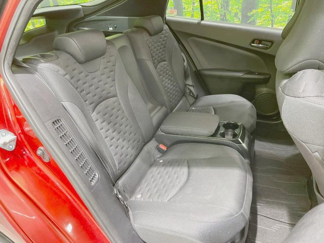 後部座席も気になるようなキズ・汚れやへたり等、大きなダメージはなく、良好な状態です。