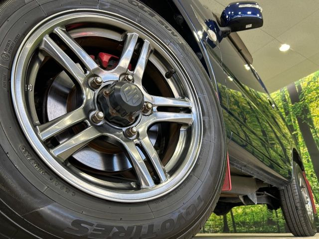 �y����16�C���`�A���~�z�C�[���z�O�ςɃ}�b�`���������A���~�z�C�[���𑕒����Ă���܂��B�e��ЊO�A���~�z�C�[����A�X�^�b�h���X�^�C�����戵�����Ă���܂��B���񂲑��k����������