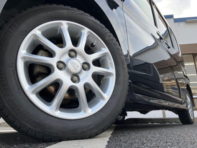 �y���������C���`�A���~�z�C�[���z�O�ςɃ}�b�`���������A���~�z�C�[���𑕒����Ă���܂��B�e��ЊO�A���~�z�C�[����A�X�^�b�h���X�^�C�����戵�����Ă���܂��B���񂲑��k����������