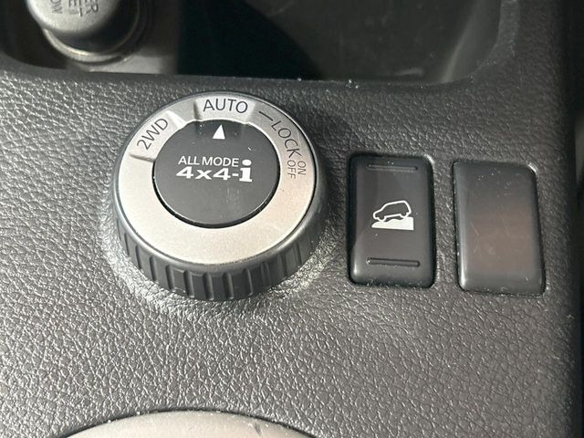 �y�I�[�����[�h4&times;4�z2WD/4WD���[�h����y�ɐ؂�ւ��\�B�R��d����2WD�A�X�^�b�N���ɖ𗧂�LOCK�AAUTO���[�h�ł�4WD�̔z���������Œ������A�H�ʏ󋵂��킸���肵��������T�|�[�g�B