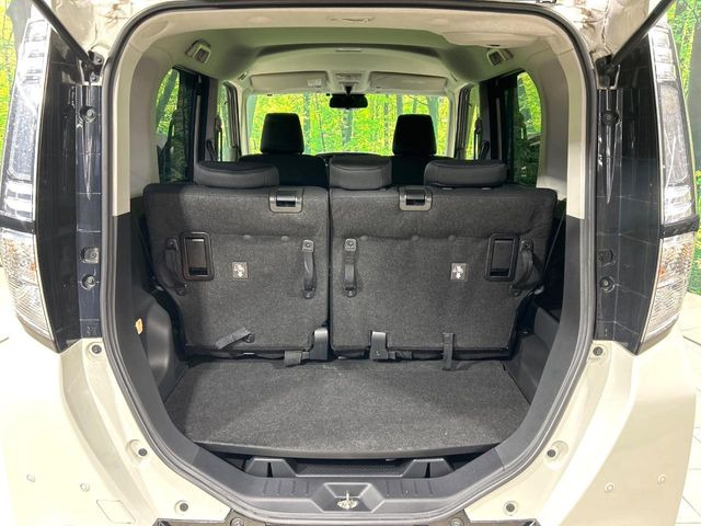 ���i�̂���������ʋ΁A���}���ɏ\���ȉ׎��X�y�[�X���m�ۂ��Ă���܂��B�Z�J���h�V�[�g��|���ƁA�傫�ȉו��̐ύڂ��\�ł���