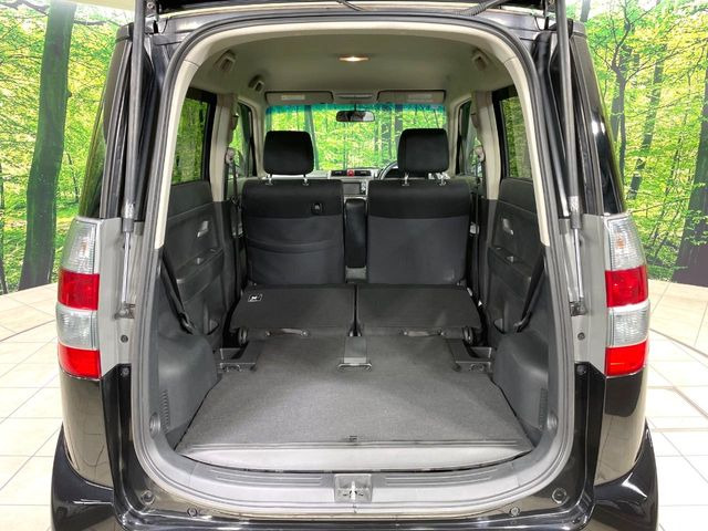 ���i�̂���������ʋ΁A���}���ɏ\���ȉ׎��X�y�[�X���m�ۂ��Ă���܂��B�Z�J���h�V�[�g��|���ƁA�傫�ȉו��̐ύڂ��\�ł���