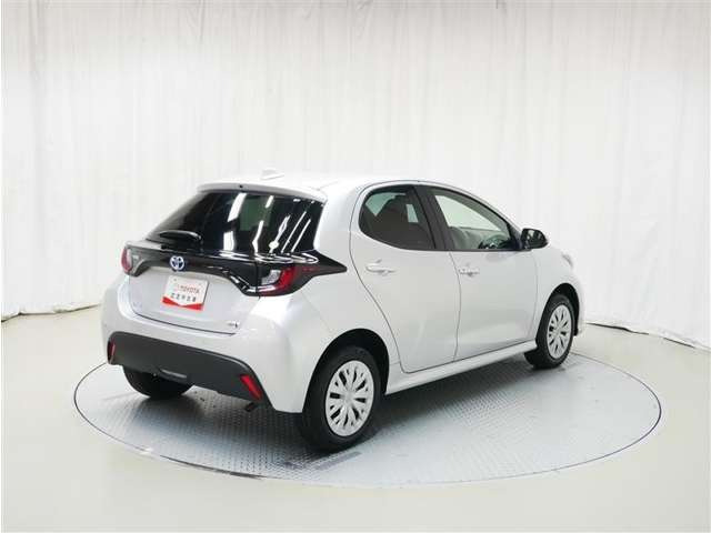 ヤリス1.5 ハイブリッド X E-Four 4WD