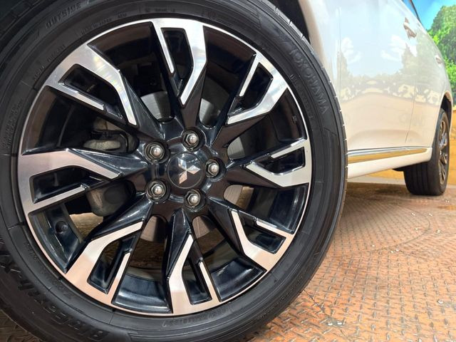 �y����18�C���`�A���~�z�C�[���z�O�ςɃ}�b�`���������A���~�z�C�[���𑕒����Ă���܂��B�e��ЊO�A���~�z�C�[����A�X�^�b�h���X�^�C�����戵�����Ă���܂��B���񂲑��k����������