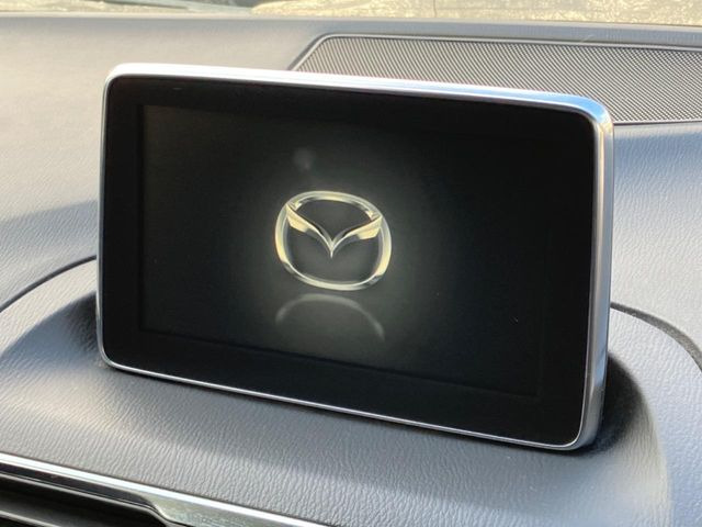 �y8�C���`�}�c�_�R�l�N�g�z�ԓ��̕��͋C�Ƀ}�b�`������^�̃f�B�X�v���C�B�X�}�z�ڑ��ł̃i�r�g�p��Bluetooth�Đ����A�l�X�ȋ@�\���y���߂܂��B�����I�ȃ_�C�������삪�\�ŁA�g��������ǍD�ł��B