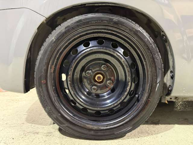 ホイールだけでも車のイメージがかなり変わりますね。