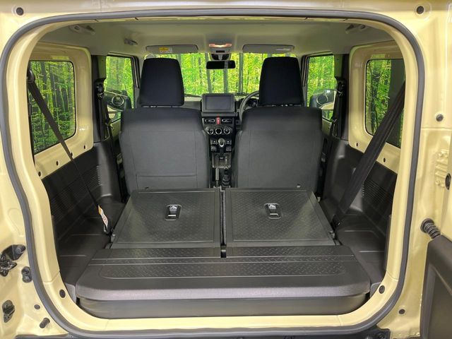 ���i�̂���������ʋ΁A���}���ɏ\���ȉ׎��X�y�[�X���m�ۂ��Ă���܂��B�Z�J���h�V�[�g��|���ƁA�傫�ȉו��̐ύڂ��\�ł���