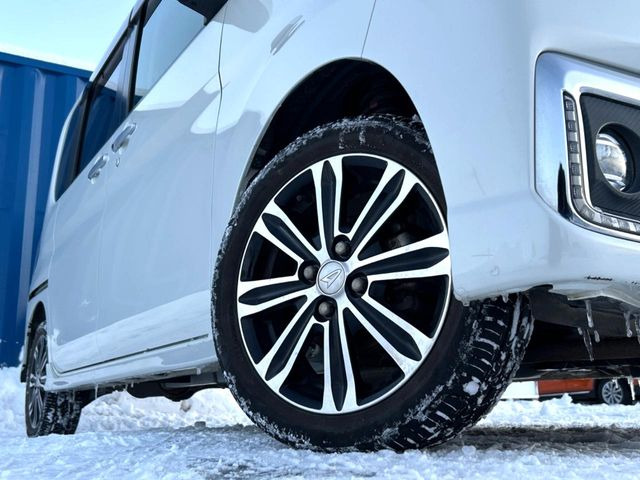 �y����15�C���`�A���~�z�C�[���z�O�ςɃ}�b�`���������A���~�z�C�[���𑕒����Ă���܂��B�e��ЊO�A���~�z�C�[����A�X�^�b�h���X�^�C�����戵�����Ă���܂��B���񂲑��k����������