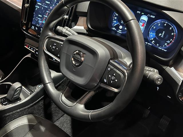 XC40T4 AWD モメンタム 4WD