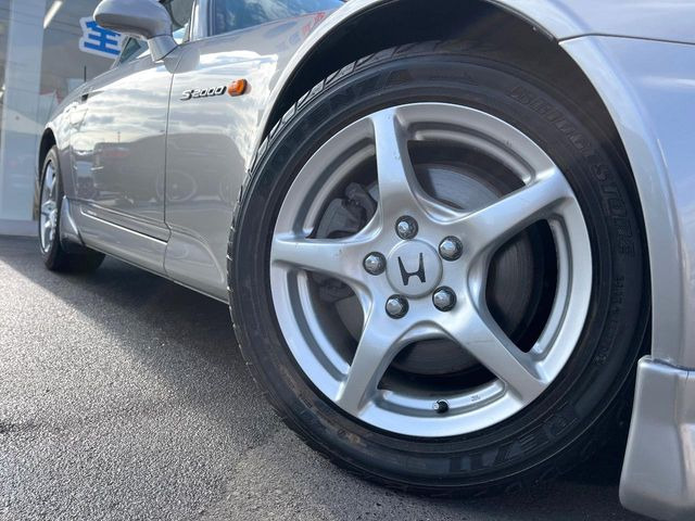 �y16�C���`�A���~�z�C�[���z�O�ςɃ}�b�`�����A���~�z�C�[���𑕒����Ă���܂��B�e��A���~�z�C�[����A�X�^�b�h���X�^�C�����戵�����Ă���܂��B���񂲑��k����������