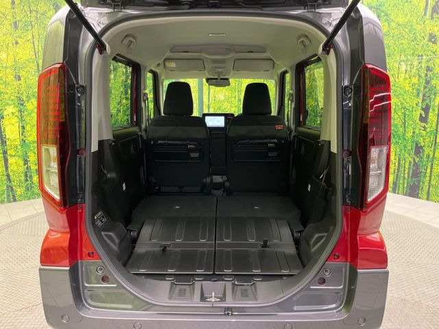 ���i�̂���������ʋ΁A���}���ɏ\���ȉ׎��X�y�[�X���m�ۂ��Ă���܂��B�Z�J���h�V�[�g��|���ƁA�傫�ȉו��̐ύڂ��\�ł���