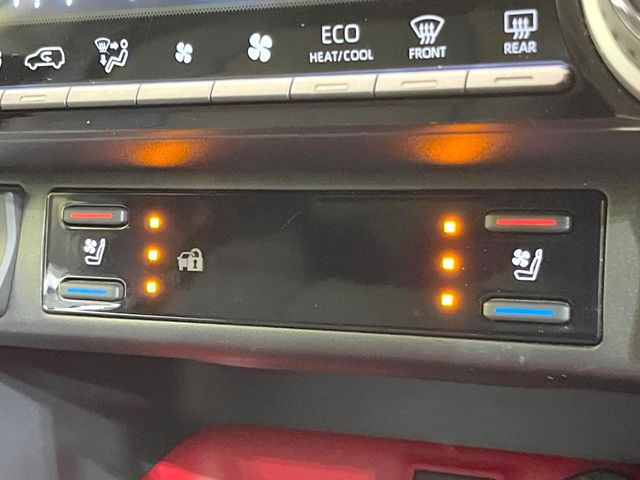 【シートベンチレーション】夏場は涼しい風でお尻や背中の熱やムレを防ぎ、冬はエアコンよりも早く温まってポカポカに!季節を問わず快適に過ごせます。