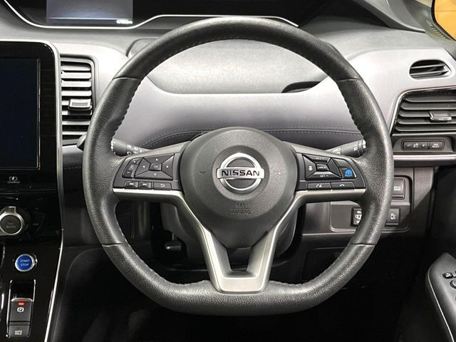 ステアリングも使用感が少なく、きれいな状態となっております♪