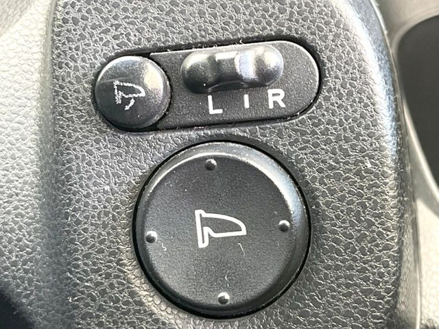 �y�d���i�[�~���[�z�T�C�h�~���[�͓d���i�[���ƂȂ��Ă���A�������ԏ�ł��L�Y�������X�N��}�����܂��B