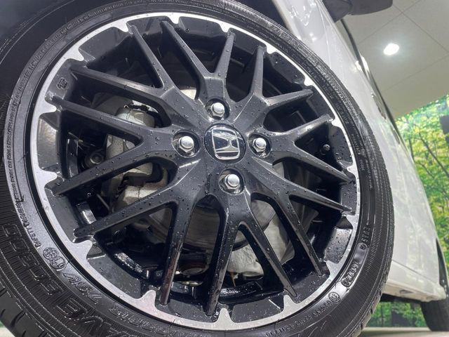 �y����15�C���`�A���~�z�C�[���z�O�ςɃ}�b�`���������A���~�z�C�[���𑕒����Ă���܂��B�e��ЊO�A���~�z�C�[����A�X�^�b�h���X�^�C�����戵�����Ă���܂��B���񂲑��k����������