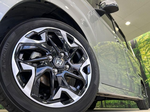 �y����15�C���`�A���~�z�C�[���z�O�ςɃ}�b�`���������A���~�z�C�[���𑕒����Ă���܂��B�e��ЊO�A���~�z�C�[����A�X�^�b�h���X�^�C�����戵�����Ă���܂��B���񂲑��k����������