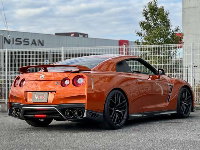 R35GT-R���X�Ƃ��āA�ԗ��̏�Ԃ���GT-R�Ƃ��Ă̓����܂ŁA���ԑI�тɑ΂��ăA�h�o�C�X�����Ē����Ă���܂��B����]�̓��e�̂��Ԃ����T�����鎖���\�ł��B�܂��͂��C�y�ɂ����k�������B