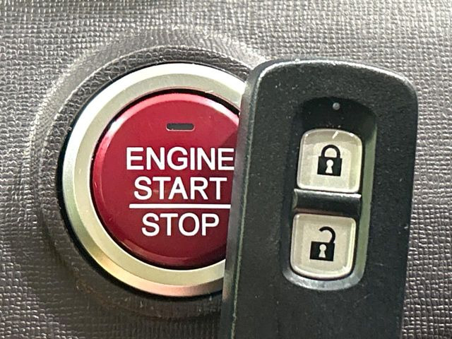 �yHonda�X�}�[�g�L�[�z�J�o����|�P�b�g�ɓ��ꂽ�܂܂ł��h�A�̎{���E�������\�ȃX�}�[�g�L�[�𑕔��B�G���W���̃I���E�I�t�����J�M�����o���K�v����������Ƃ��Ă��֗��ł���