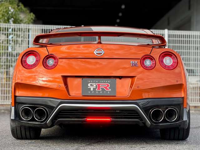 �����GT-R35 �O���[�h�̓v���~�A���G�f�B�V�����ł��B���x�����@�Ȃǂ��C�y�ɂ����k���������܂��B���q�l�ɂ������ԍσv�����̂��񎦁A�܂��̓I�v�V�����v�����Ȃǂ��񎦂����Ă��������܂��B